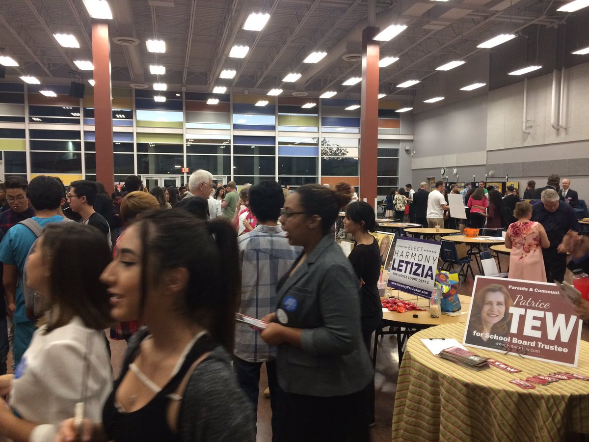slighting_anna's tweet photo. Happy to be here! Great turn out! @swcta @ClarkCountySch #SWCTACandidateNight https://t.co/YOC09Ela4s