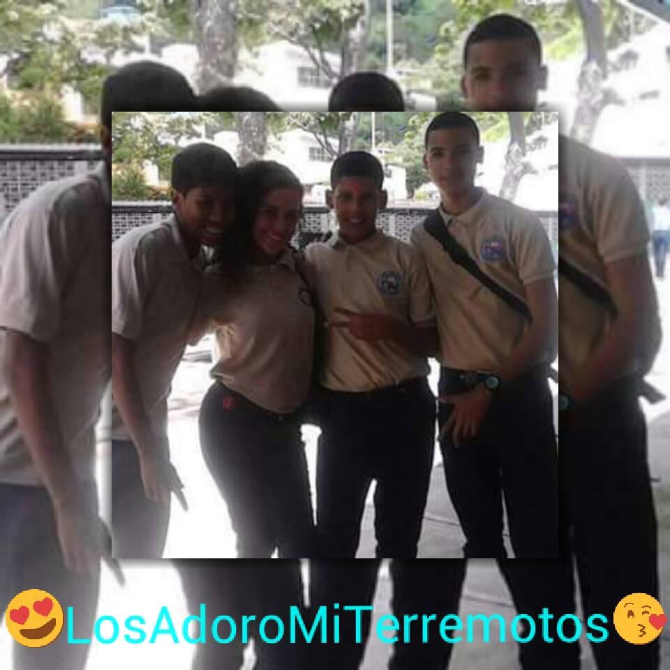 Edimar1705's tweet photo. En El Liceo Nuevo Comienzo
Con Ellos °--°
4to <3 https://t.co/1BCxtjyb4R