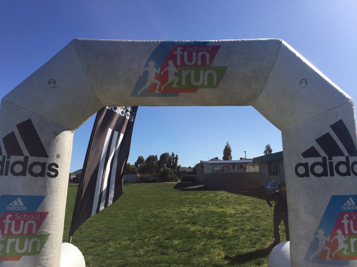 cpola17's tweet photo. The Fun Run has begun! #funrun #physed #schoolcommunity @AitkenCreekPS https://t.co/YfPB87llKf