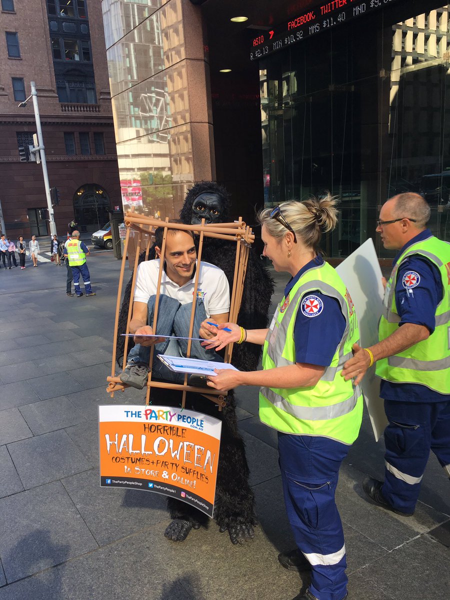 HSUNSW's tweet image. The people you meet petitioning @mikebairdMP for better death &amp;amp; disability protections #zero1code1