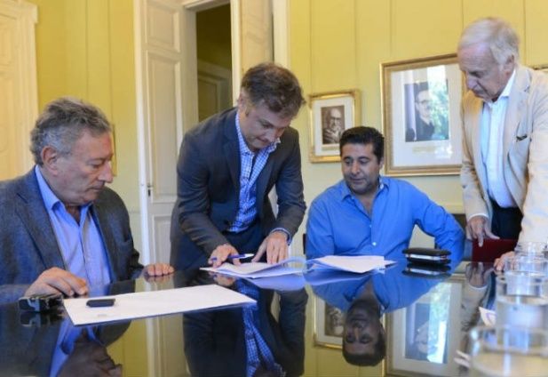 bigbangnw's tweet photo. Macri le pone fin al Fútbol para Todos: la AFA negociará con privados
https://t.co/Jkkc485Jkg https://t.co/qJgnZS2l26
