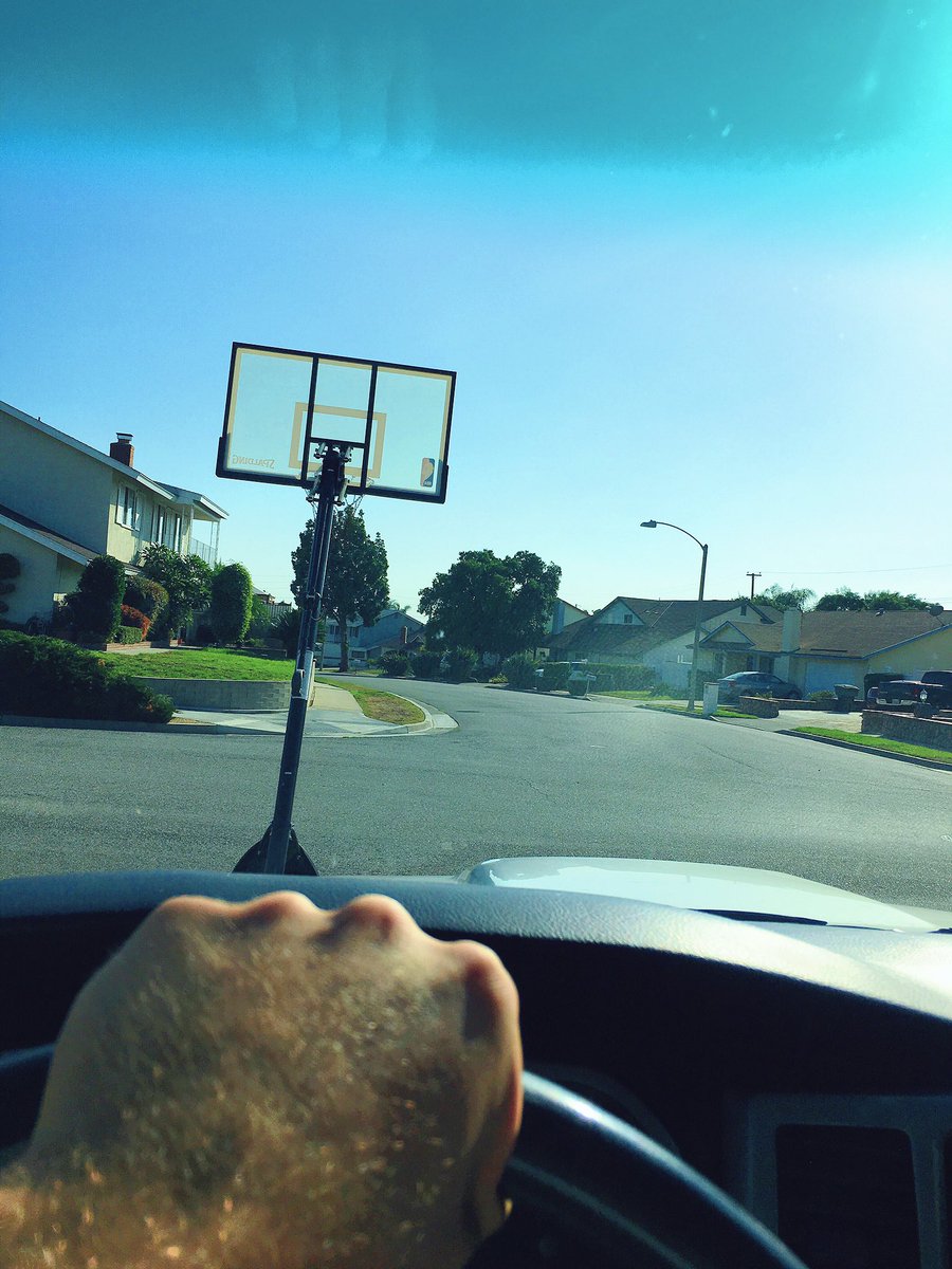 natekgarner's tweet photo. Left hand is steering the other is gripping your thigh... https://t.co/4D6DELTpl4