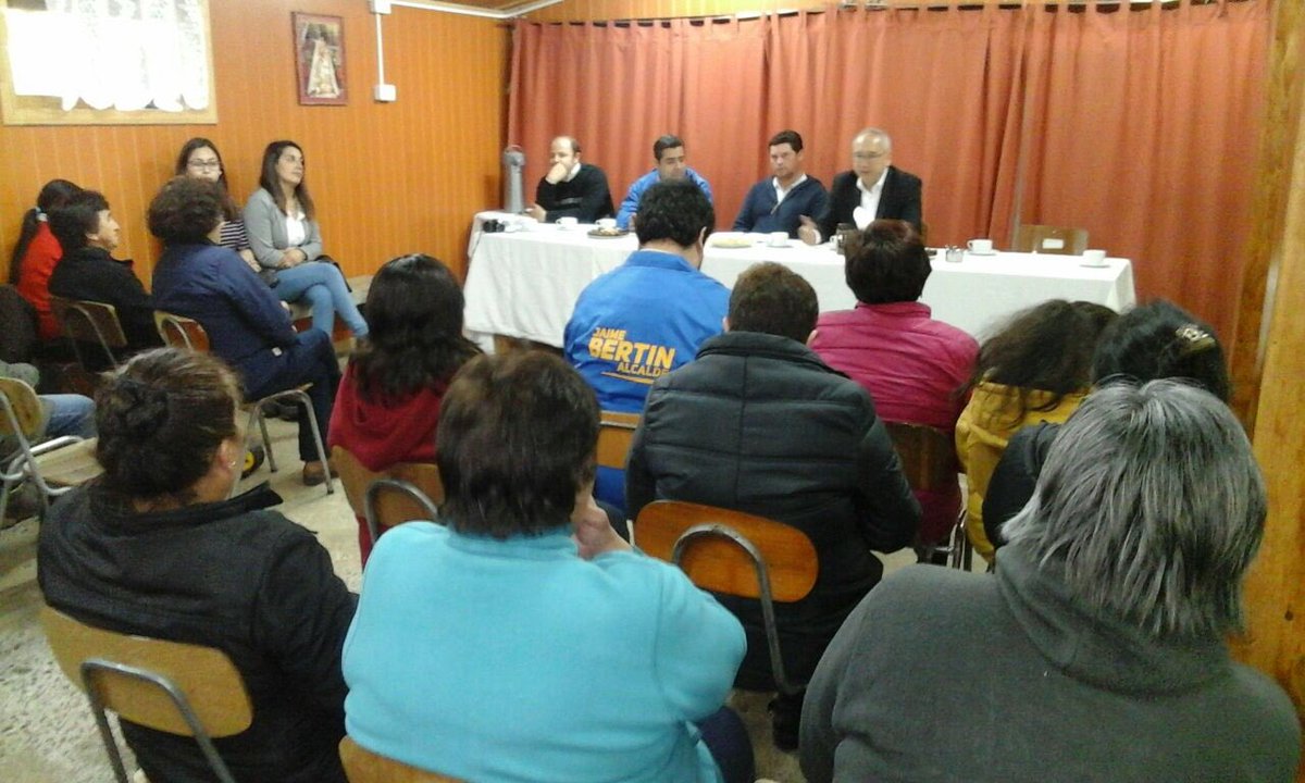 jaimebertin's tweet photo. Gracias a los vecinos de la Junta de vecinos de Baquedano por su apoyo #Bertin2016 #VotoBertin #Osorno https://t.co/q4HiV9BUIf