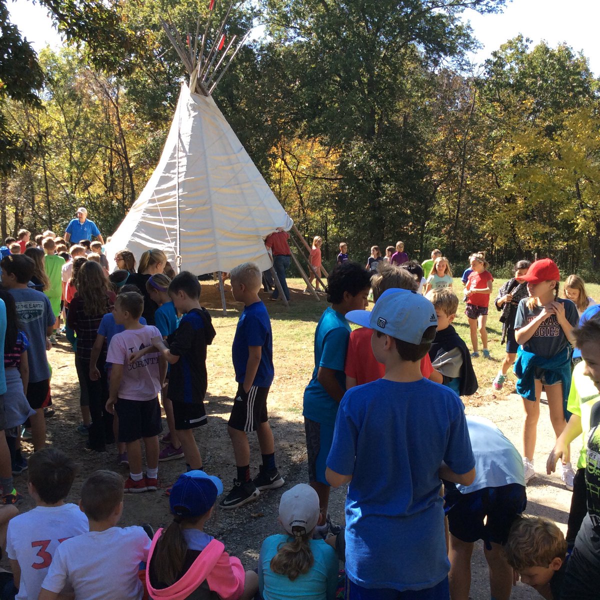 LeadersReaders4's tweet photo. Last one of our field trip!  Couldn't have asked for better weather! https://t.co/1zQZMJS8wA