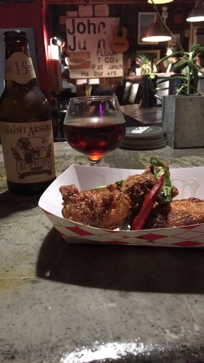 CullumsAttagirl's tweet photo. Bishop's Barrel 15 by @SaintArnoldSATX in tha hizzy! Awesome photo by @hippielauryn. 📸💕#friedchicken #craftbeer #heyattagirl https://t.co/3ESgtKni2F