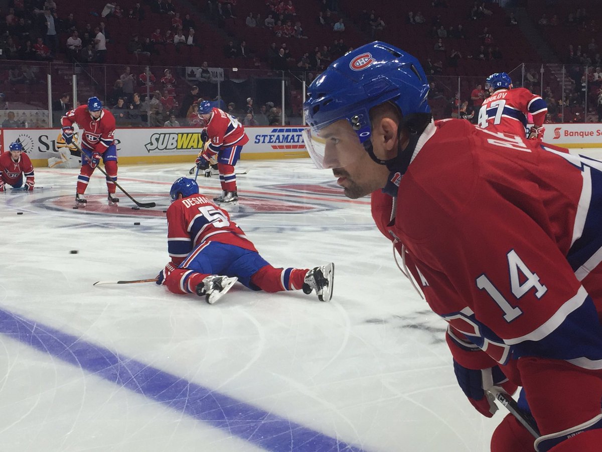 CanadiensMTL's tweet photo. C'est l'heure de l'échauffement au Centre Bell! // Warming up at the Bell Centre! 👋, Pleky! #GoHabsGo https://t.co/w2NqMm76k1