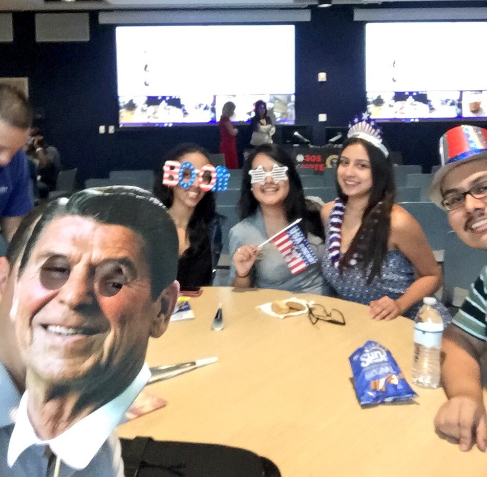 Julia_Gissel's tweet photo. At the Social Media, Politics &amp; the Election event #305Vote https://t.co/jVJPa8DgBQ
