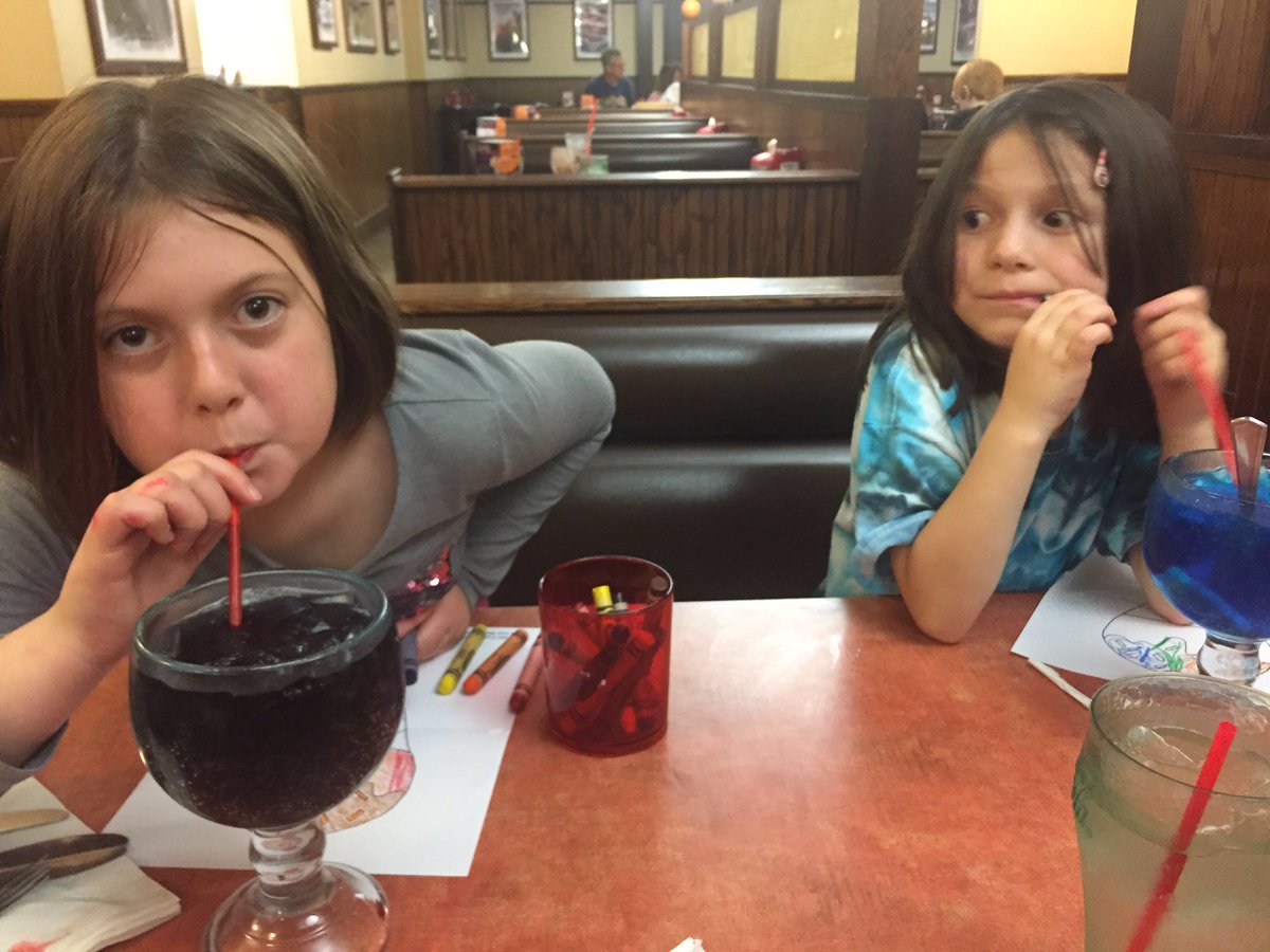 qcshlib's tweet photo. You still have time to support the #qcsd high school speech and debate club at Friendly's in Quakertown tonight! 5-8pm https://t.co/Nc94AhAEp9