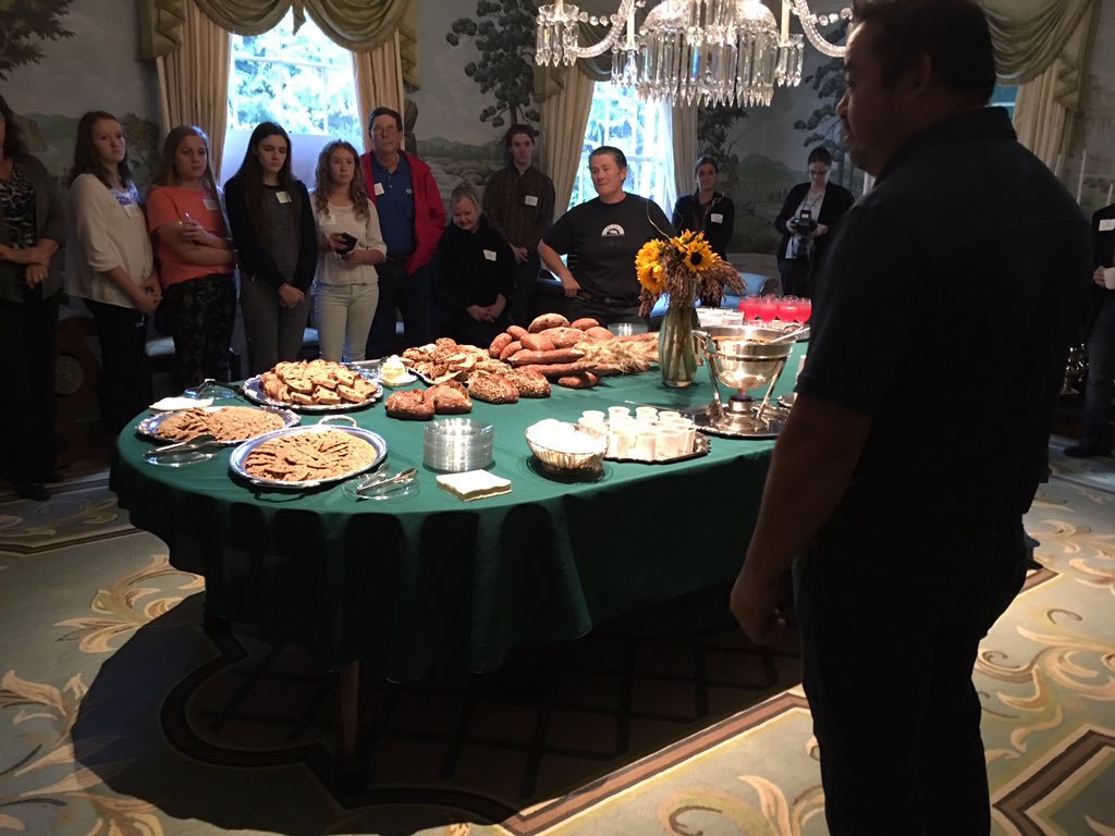 BahrKrestin's tweet photo. Eatonville students &amp;WSU Bread lab at Governors mansion #thankyouTrudiInslee @BahrKrestin @CC_STEM_School @EatonvilleSD https://t.co/zFJq7jA1a2