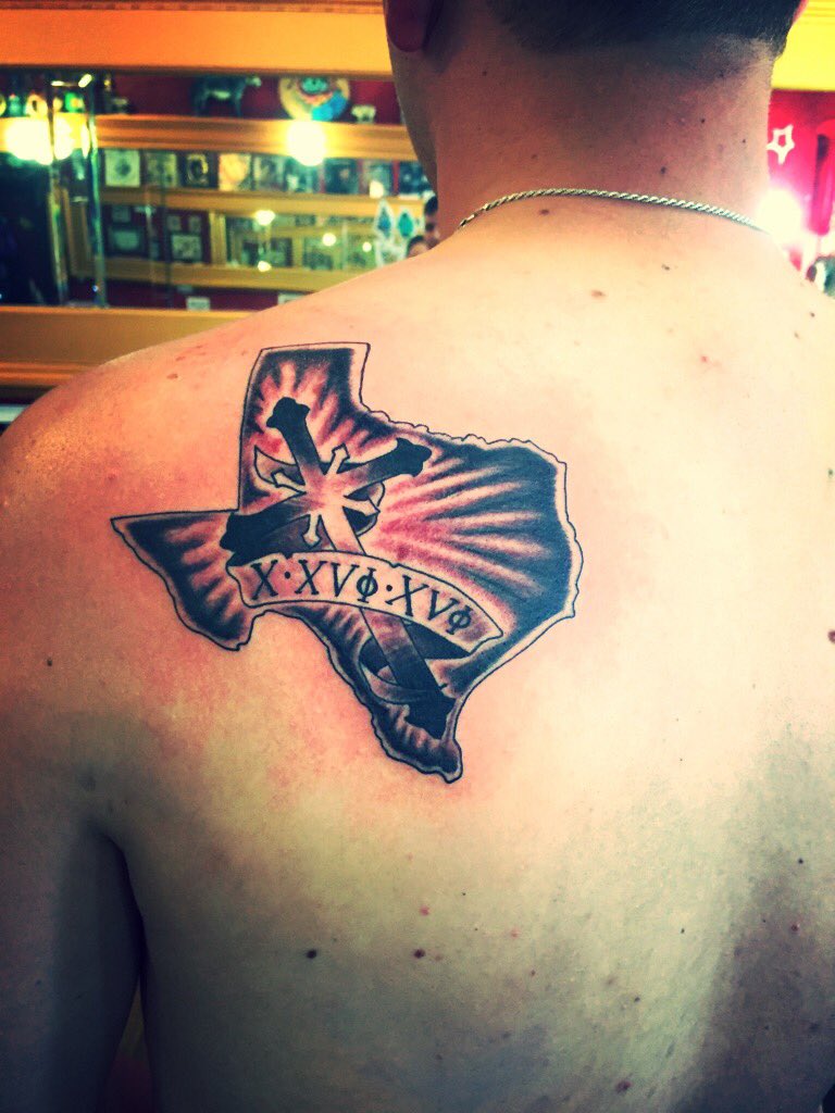 DavisLogan40's tweet photo. Starting our collection💉 https://t.co/73mH6G2rWT