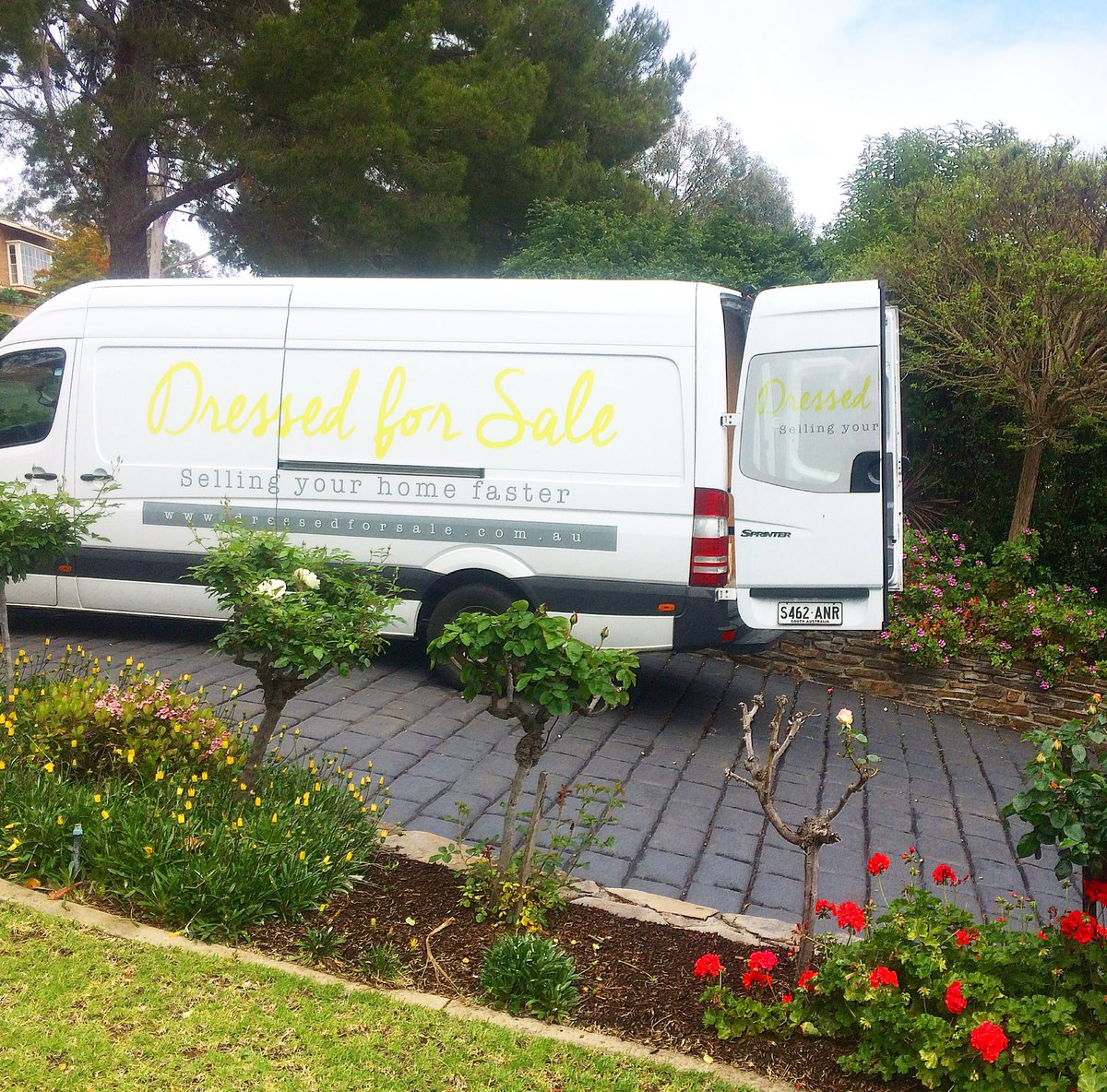 What a good lookin van 
😏
#dressedforsale #propertystyling #vanlife #realestate #adelaide
dressedforsale.com.au