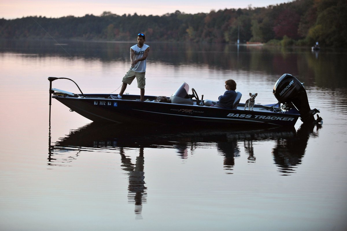 🎣PHOTOS🎣:  Fall #fishing, hook, line and sinker.
vineland.dj/2ejuIVG