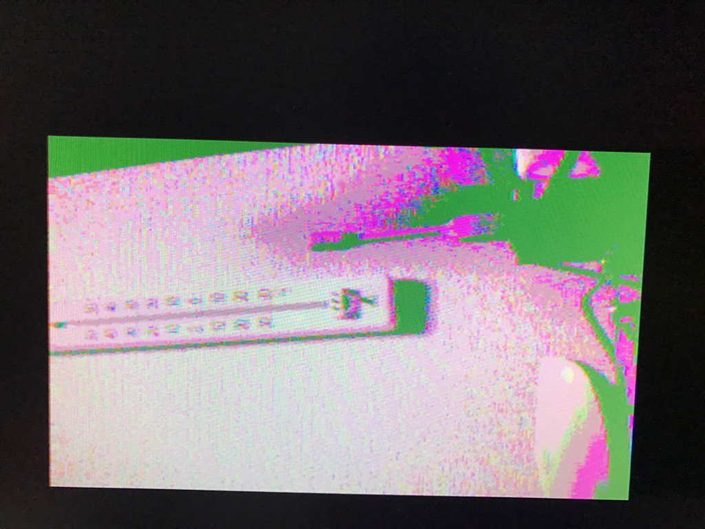 Todotani Zybo Fpgaボード を 使ったov7670カメラ モジュールからの画像取り込み 色々試しているが どうしても写真の様なカラーがおかしな画像になる テストパターンは表示モードにすると8色の色が出るのでセンサーの異常かもと思えてきた