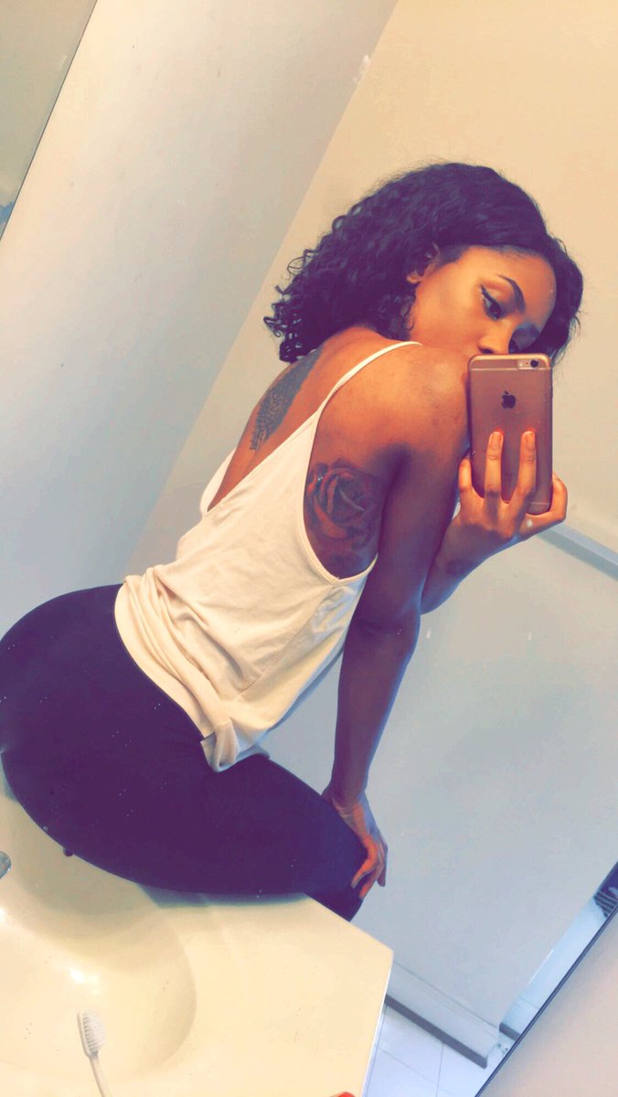 ariaxarr's tweet photo. #thotpose https://t.co/xKbxq34mGi