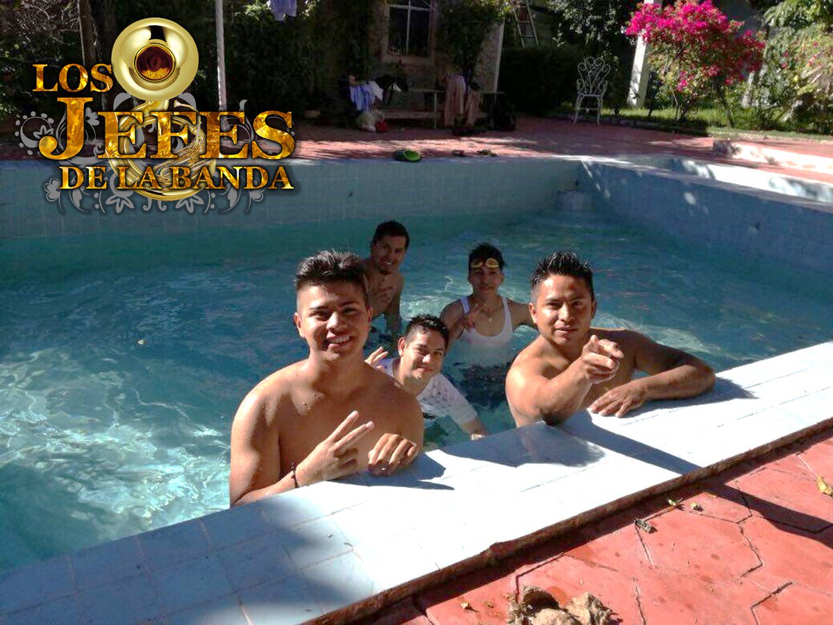 LosJefesOf's tweet photo. En un pequeño descanso antes de subir al escenario en San Lucas Daxtha
Porque #SomosJefes #LosJefesDeLaBanda https://t.co/ijWpjoyHh5