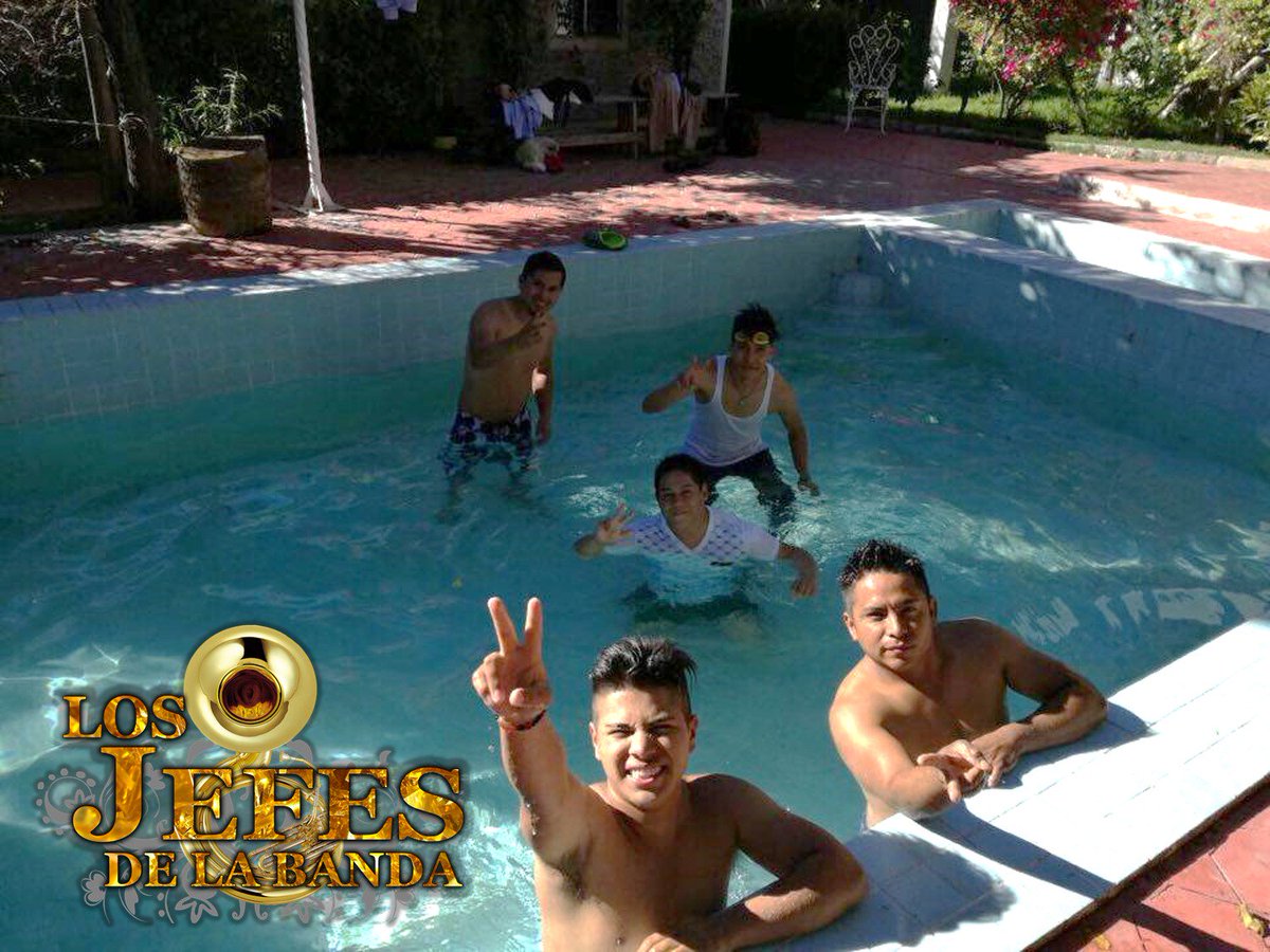 LosJefesOf's tweet photo. En un pequeño descanso antes de subir al escenario en San Lucas Daxtha
Porque #SomosJefes #LosJefesDeLaBanda https://t.co/ijWpjoyHh5