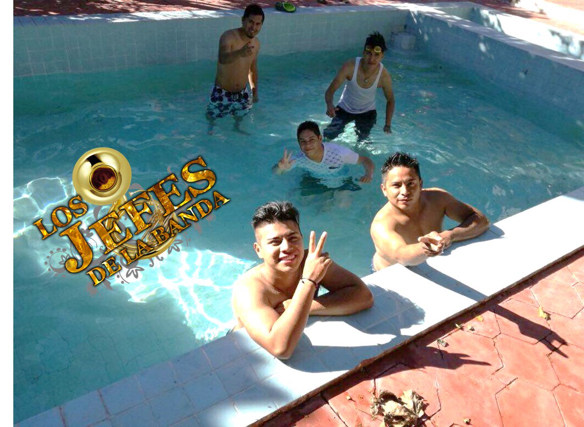 LosJefesOf's tweet photo. En un pequeño descanso antes de subir al escenario en San Lucas Daxtha
Porque #SomosJefes #LosJefesDeLaBanda https://t.co/ijWpjoyHh5