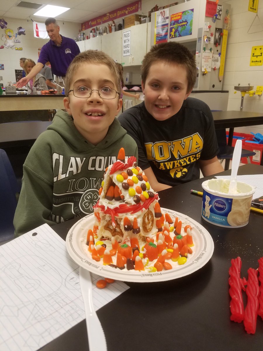 TigerMath6's tweet photo. 6th STEM: Design Challenge-Haunted Gingerbread Creations #stemexcellence @smstigers1 @drlmihrig @TigerScience6 @belinblank https://t.co/YpIlmocBkN