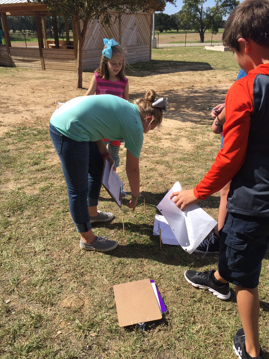 MillsapEL's tweet photo. Mr. Abbott taking problem based learning outdoors. Kids are loving math! @MillsapEL https://t.co/mlgSAIRli6