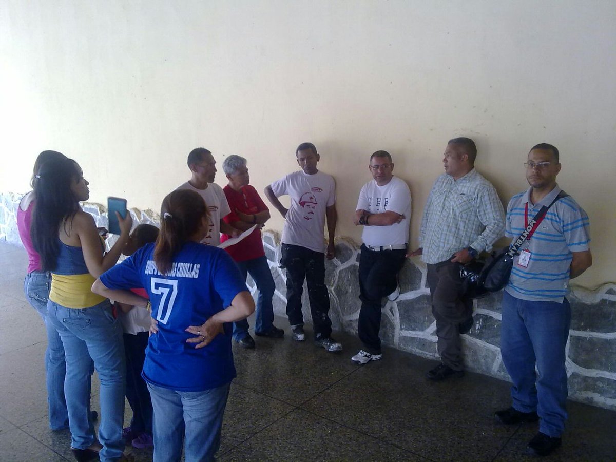 ComitePromotorM's tweet photo. El #ComitePromotorMPPPST atendiendo la solicitud de reunión de los compañer@s del Incret. Ánimos camaradas unidos VENCEREMOS! https://t.co/MbXjvjbYUs