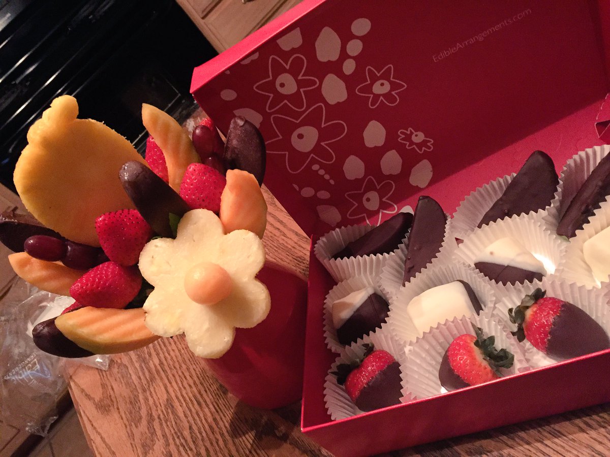 _KelsieRene's tweet photo. Hands down have the best boyfriend🙌🏼 He knows the way to my heart😍 https://t.co/DwIb3fSSah