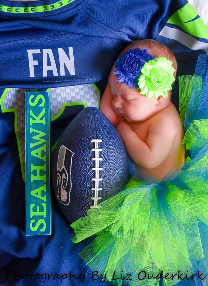 12thfangirls's tweet photo. Their miracle baby. ...so precious. #GoHawks # 12thfangirls # Seahawks #WeeHawks https://t.co/48bY2AEWvY