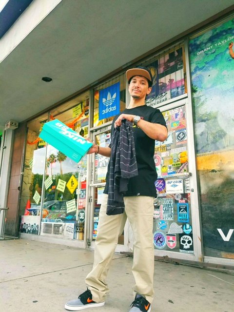 VSkateAndSurf's tweet photo. EL was the winner of our #BUY/EARN/WIN! $150 wardrobe contest! Here he is sporting the goods! Congrats! https://t.co/fzQL6eWiAW