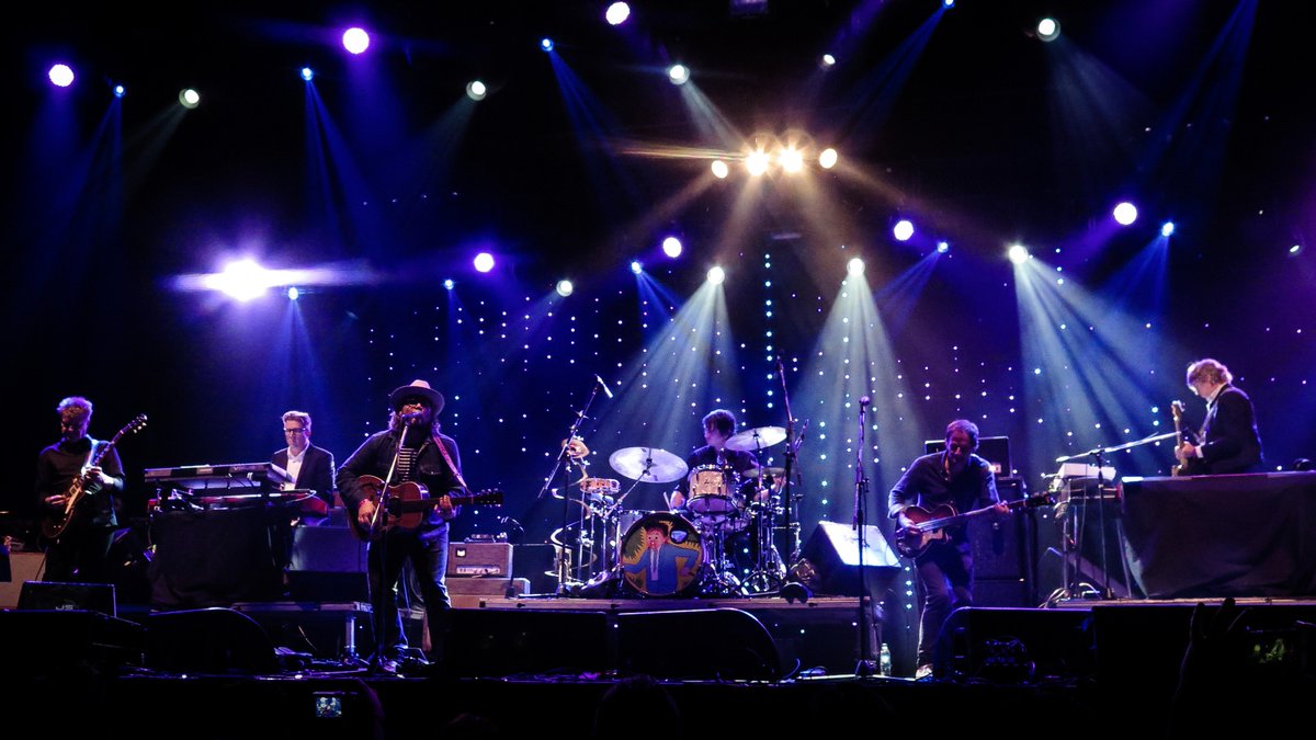 Increíble e inolvidable <a href="/Wilco/">WILCO</a> en el <a href="/FestivalBUE/">Festival BUE</a>.
Algunas fotos desde el público y una compacta.
goo.gl/pJIomt