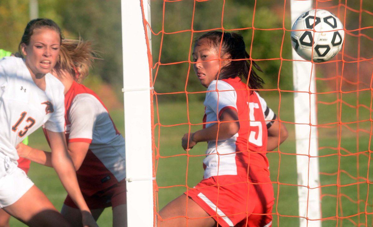jshishmanianNB's tweet photo. GALLERY #PlainfieldHigh beats #StBernard 4-1 in girls soccer https://t.co/qxBWFBmslR @mallardNB @jshishmanianNB @NorwichBulletin #ctgsocc https://t.co/wjbh2Dt1gx
