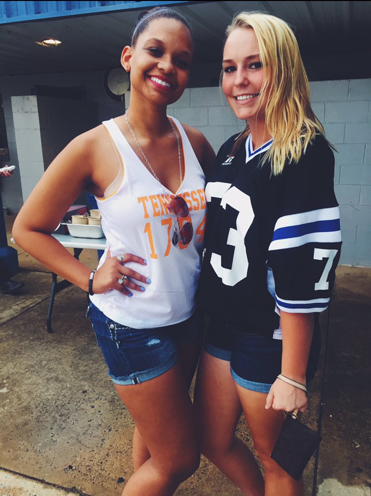 sydneyndawson's tweet photo. hbd to my sister, my twinπ₯π₯π―π―π― hope it was a good one & ilyπππ #mybday2 #sweet16 #weglo'dup #ayeedab @HillZacori https://t.co/XCsFgpBFnb