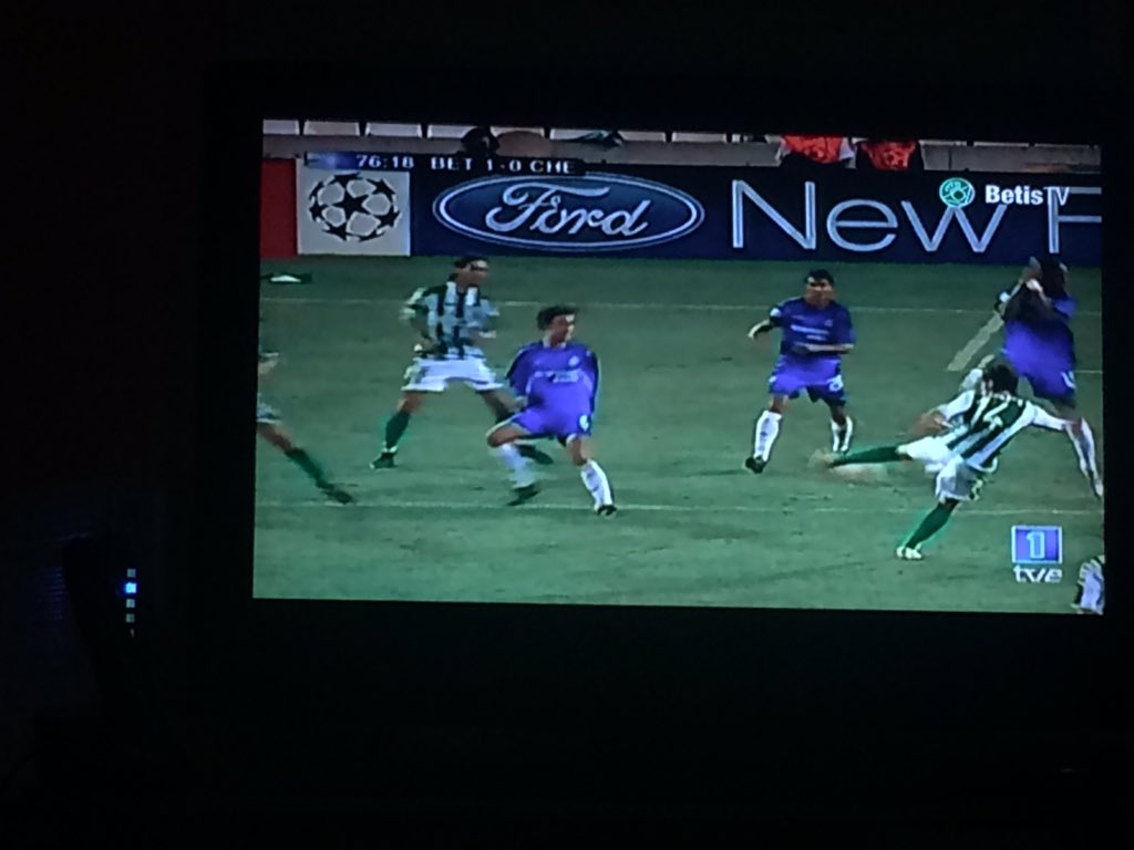 Cri_Pineda's tweet photo. Las 02:07am y disfrutando del Betis de #Capi14 contra el Chelsea 😄🙈⚽️👍🏼 https://t.co/QCi6xSftgc
