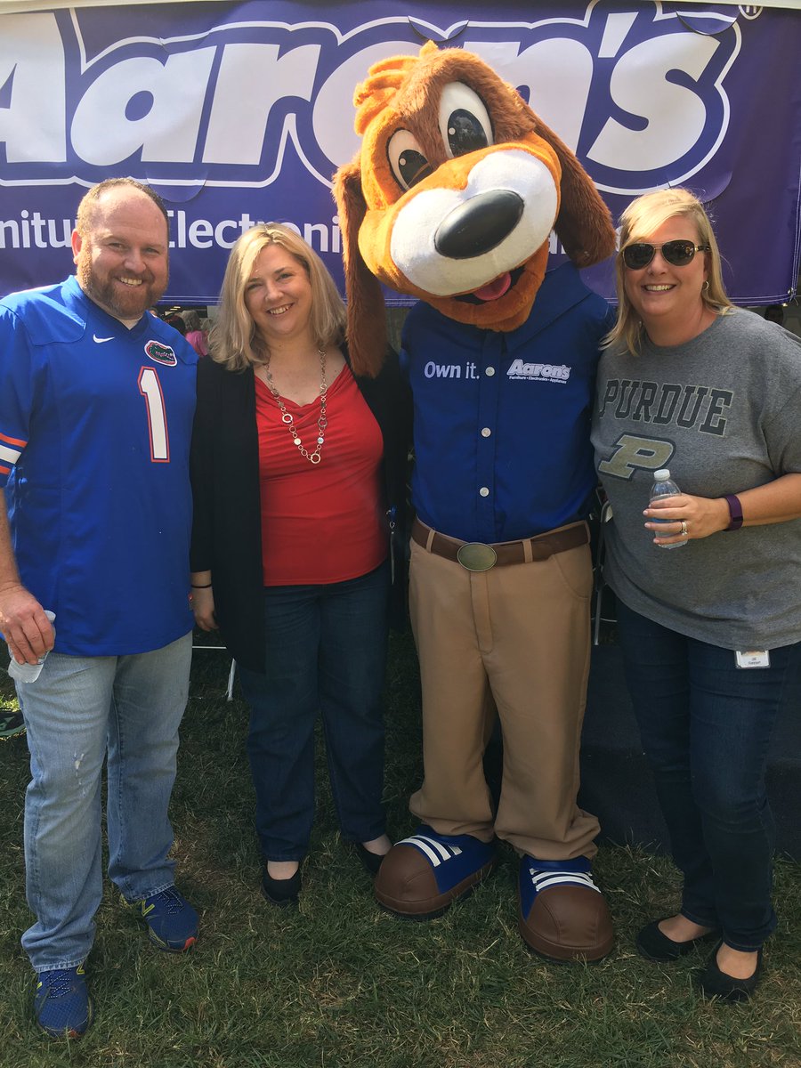 JillAReinert's tweet photo. Great day at @AaronsInc!  First ever SSC Tailgate recognition event!  Had a blast!  #LifeAtAarons https://t.co/AvahjJi5jy