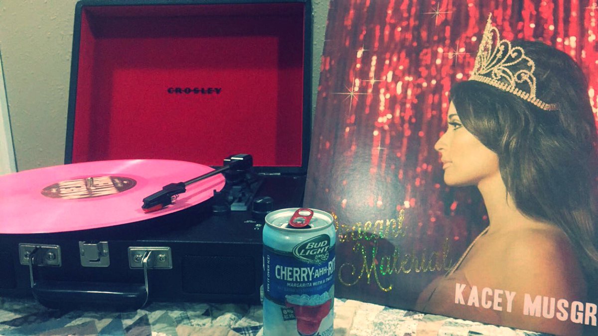 tshapohlman's tweet image. ...because sometimes @KaceyMusgraves needs to happen