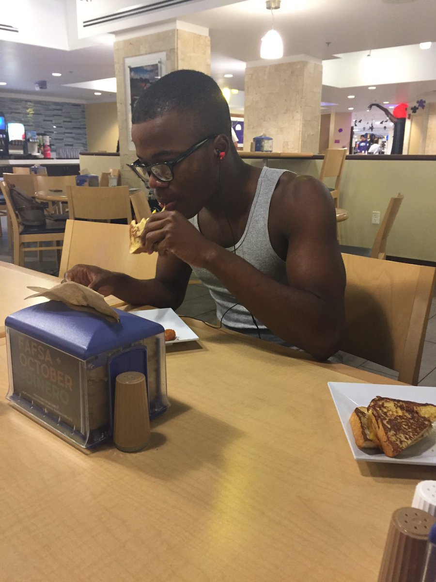 zoeboy_prince's tweet photo. hmmm hmmm GOOD #FIU20 #oouuuu #freshfoodplace 😎 https://t.co/Kc8XkPDj37