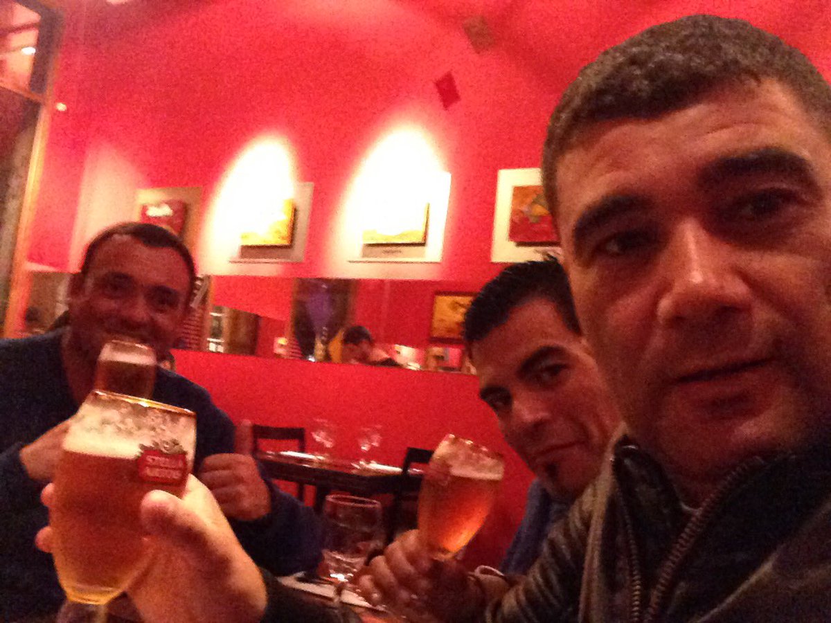 JuanMaVelas's tweet photo. ...martes de vagos #amigueando @copponacho @Tincholunca https://t.co/ev1VrKpYO4