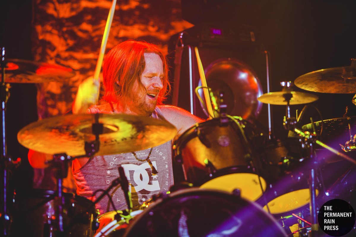 ThePRPress's tweet photo. .@IMotherEarth hasn't skipped a beat, celebrating 20 years of #SceneryandFish w/ a sold-out crowd in #YVR. GALLERY - https://t.co/AJmKgt79wZ https://t.co/FOhpomGTWP
