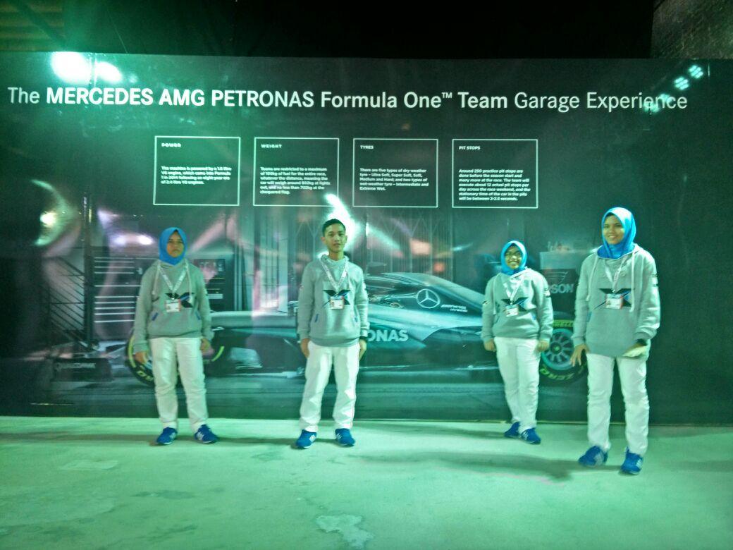 elixirracing99's tweet photo. Team garage experience!!!! Awesome!!! 
#F1SWF 
@suttonimages
@F1inSchoolsHQ https://t.co/7BPjNY0aAA