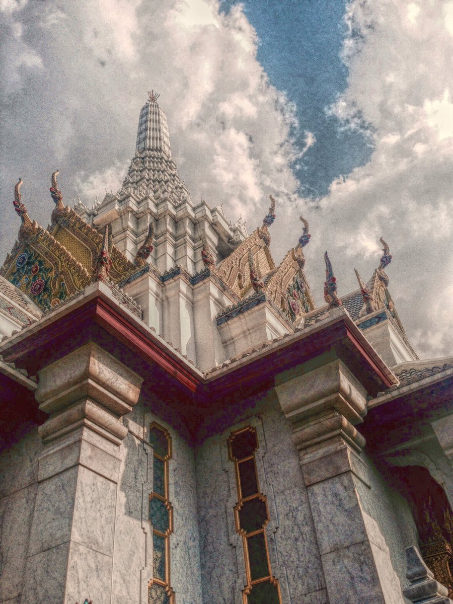 NaCherrie's tweet image. #Deference #deepest #condolences #mourning #ourbeloved #KINGOFKINGS #KingBhumibol #BKKCityPillar #สำนึกในพระมหากรุณาธิคุณหาที่สุดมิได้