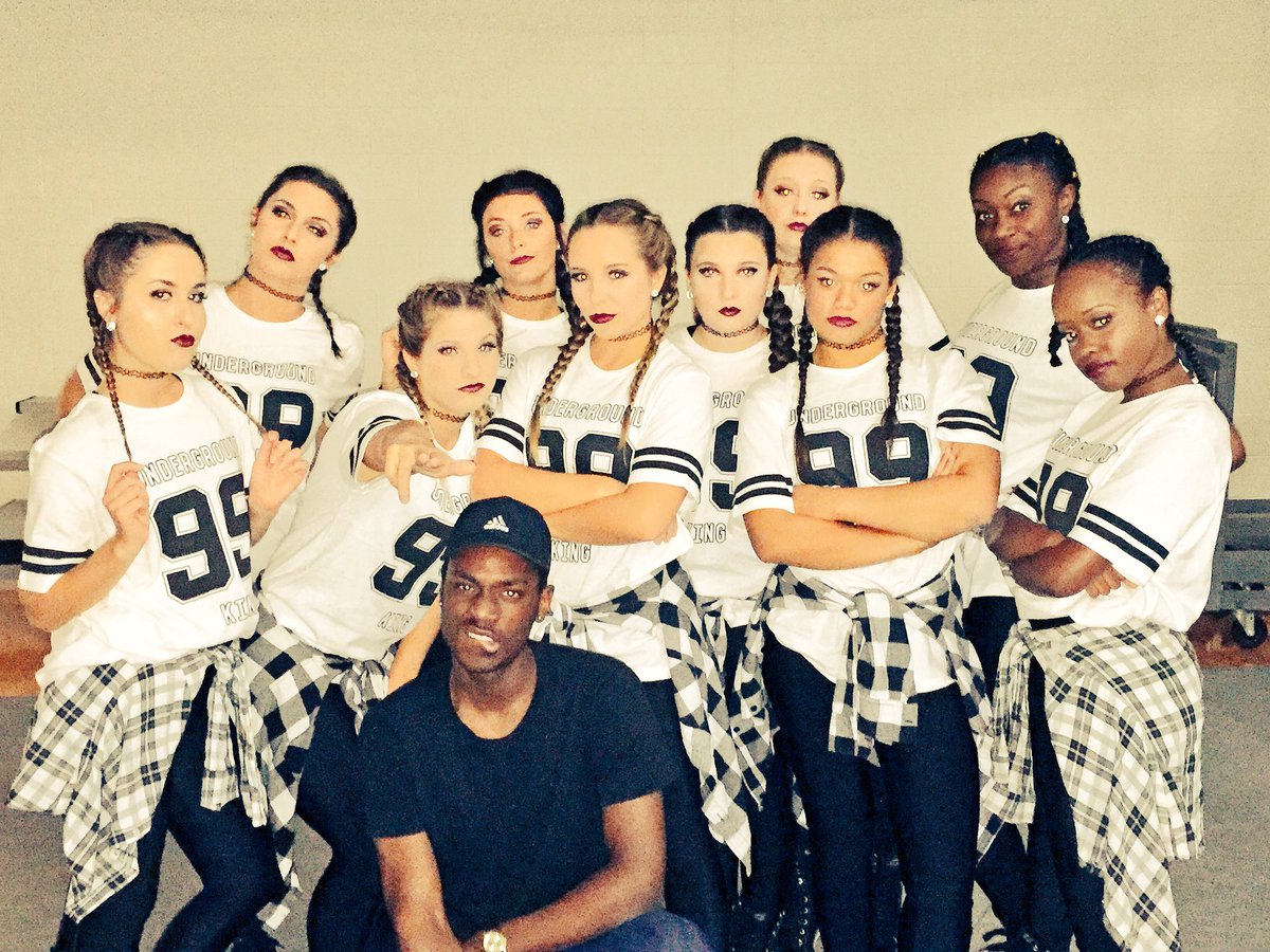 APSUAngels's tweet image. One of our hosts, Lamar, with the #APSU Dance Team!!! 🎉😎 #APApollo @letsgopeay