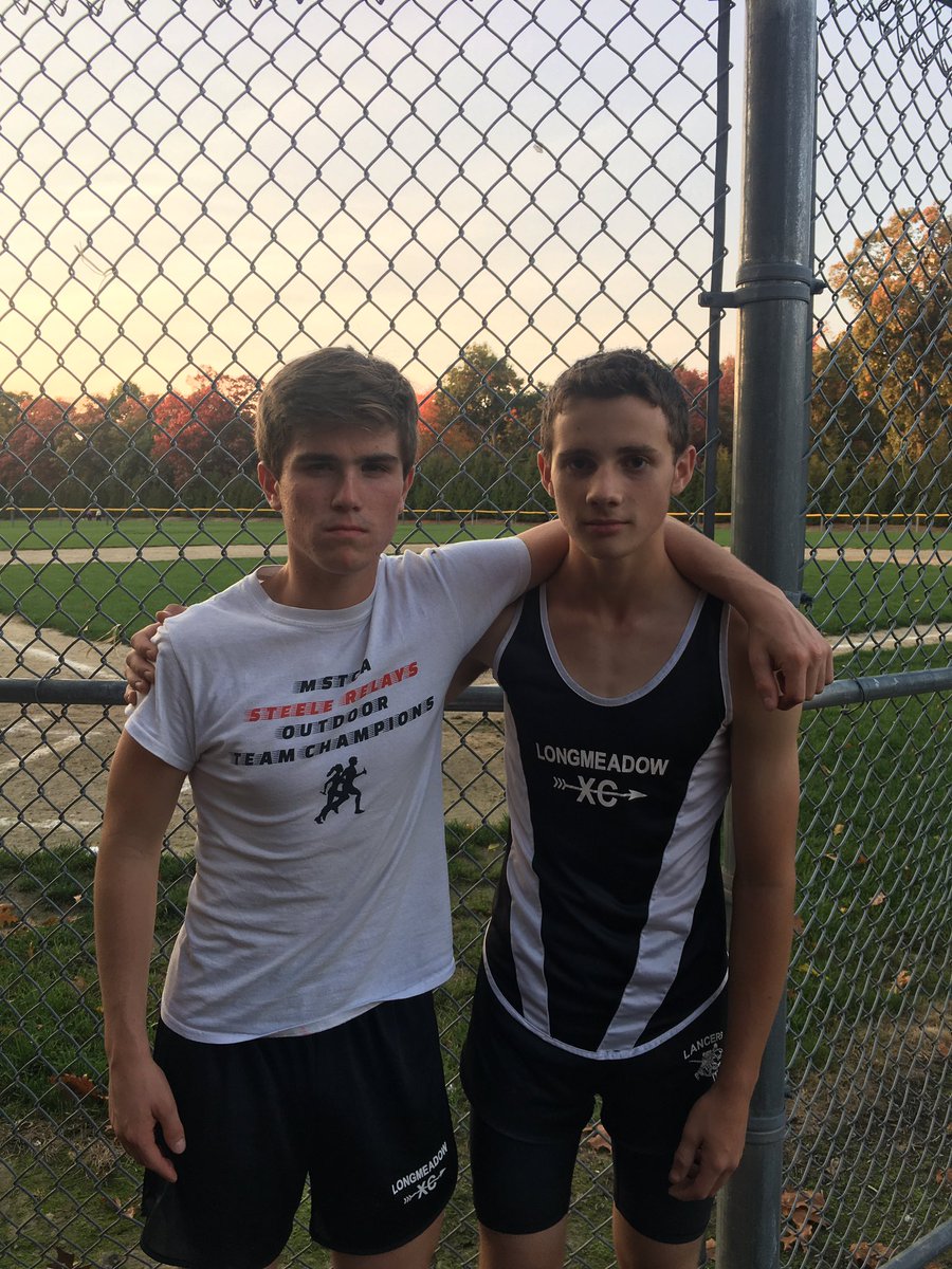 long_runXC's tweet photo. #seniorday #somuchlove https://t.co/Vng0ALm9zl
