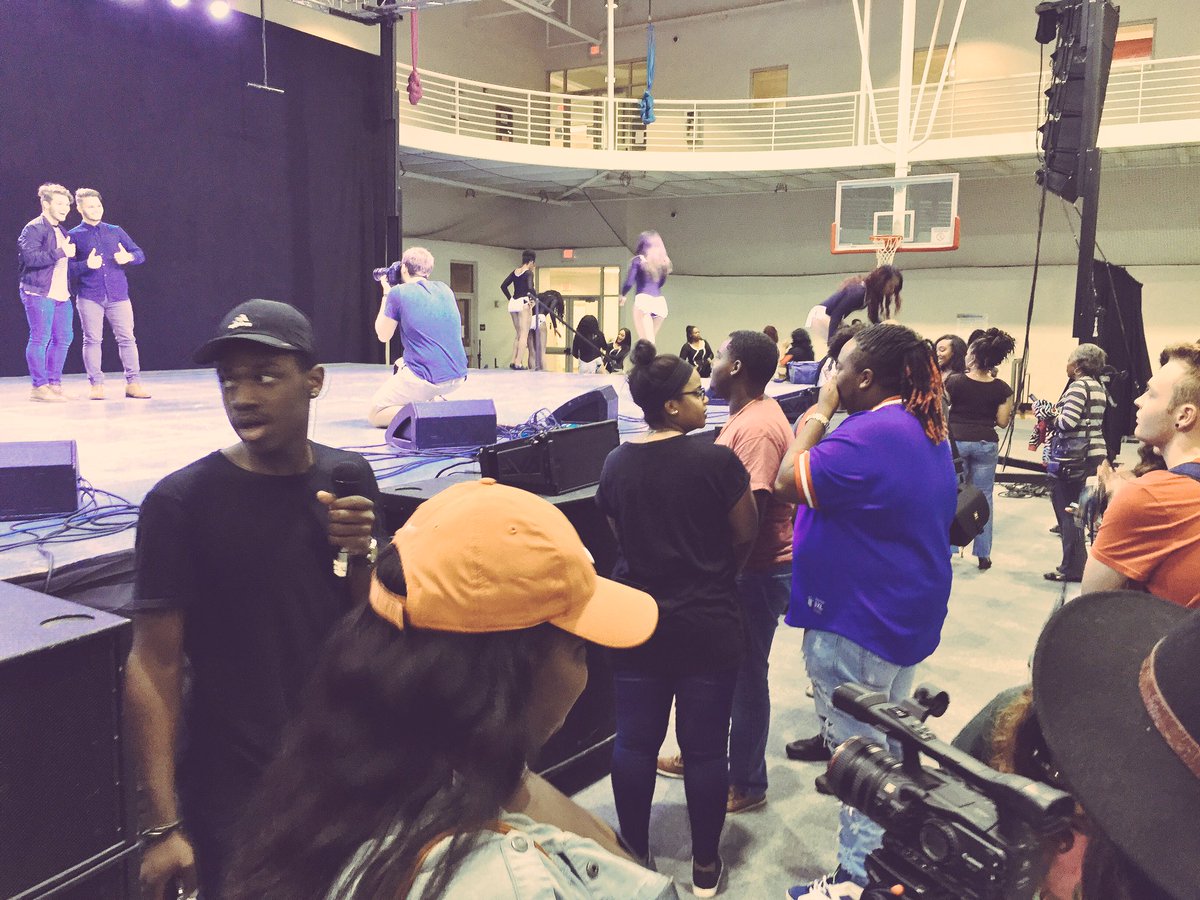 APSUAngels's tweet image. About to interview the #APApollo WINNERS! The McGregor twins! 🎉 

#Congratulations from us here at Austin's Angels! #APSU #LETSGOPEAY