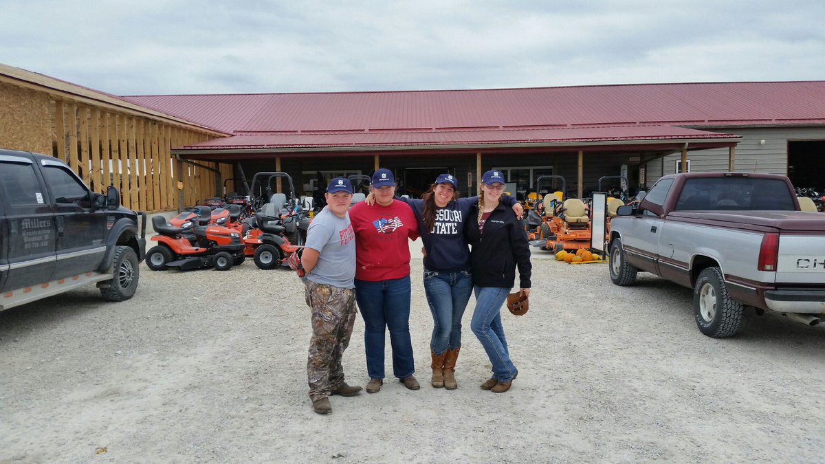 gold_randi's tweet photo. One last ride w// the best group of people you could ask 4. Make every second count tomorrow guys 💛@PadynRae @rgold63 @Darren_Mitch60 https://t.co/KI387w5hVY