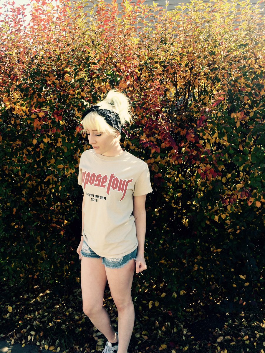 taetaessisi's tweet photo. @JBCrewdotcom all my #purposetourcalgary merch (: https://t.co/SwFnVqcjSj