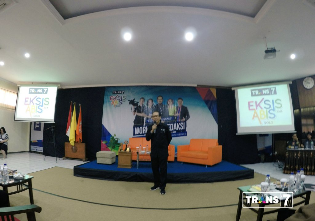 Kata sambutan dari Bpk. Ishadi SK membuka #WorkshopRedaksi7 di Kampus FISIP UNS Solo. #EksisAbisSolo