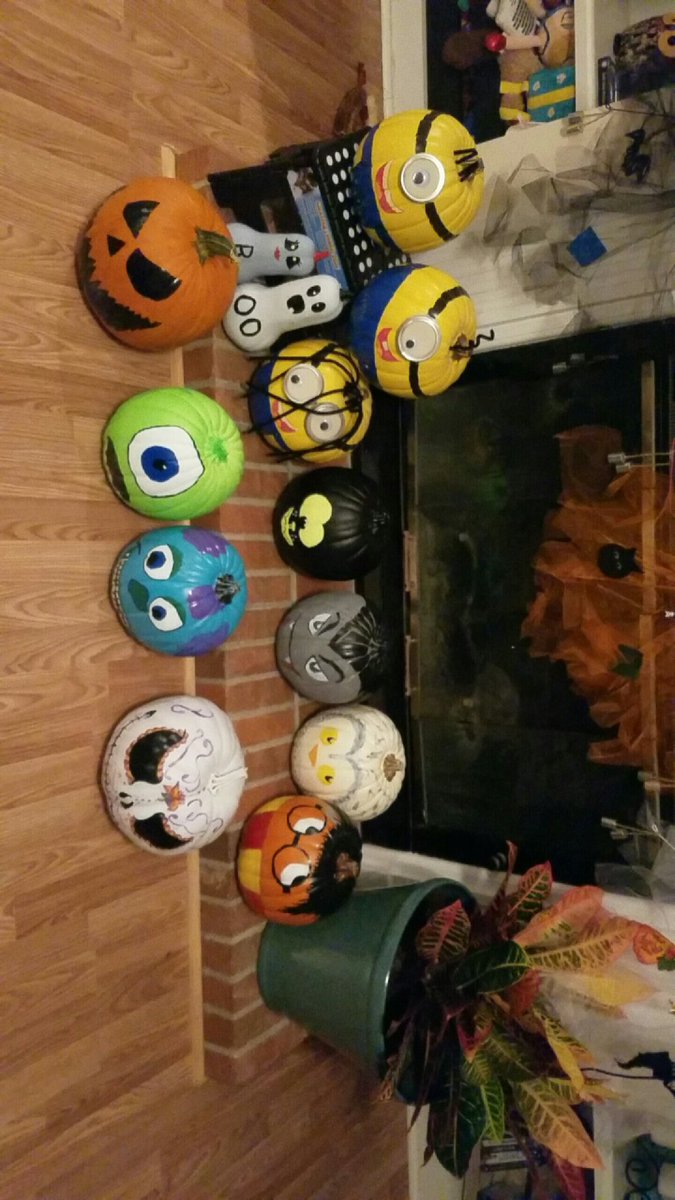 Kayd_89's tweet photo. I am clearly ready for #Halloween 👻🎃😆 #pumpkins #minions #Dracula #monstersinc #HarryPotter #hedwig #JackSkellington #kitty https://t.co/R49SobXNgG