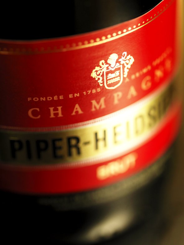 piperheidsieck's tweet photo. There is only one thing better than a glass of Champagne… A bottle. #PiperReady https://t.co/fjoKLaC0Lh