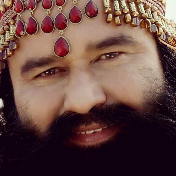 i_wellwisher's tweet photo. DrMSG तुम मेरे लिए करो, तुम्हारे लिए उपवास करता रहूँ मै
तन मन पहले ही पास थे, रूहों को पास करता रहूँ मै
#HappyKarwaChauth
#AmazingLionHeart https://t.co/IxxpSOPTXP