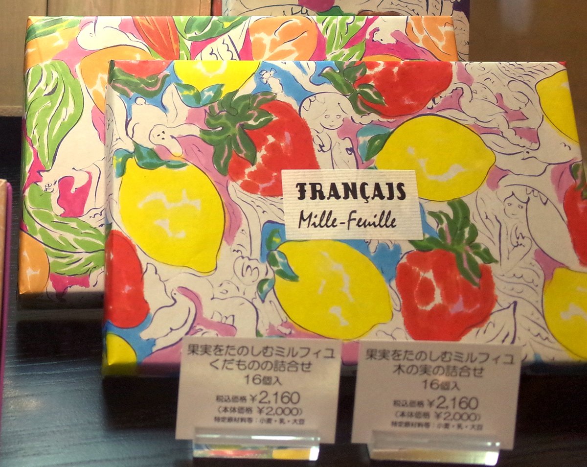nevermindpcp's tweet photo. 嬉しいお仕事が実りましたのでお伝えさせて下さい。来年で６０周年の洋菓子の「フランセ」が全面リニューアルするのに合わせ、ロゴや商品のパッケージを含めた全イラストを担当することになりました。まずは第一弾として、定番ミルフィユと季節限定版が新宿伊勢丹店などの店舗で先行販売となりました。 https://t.co/8pmRPeREae