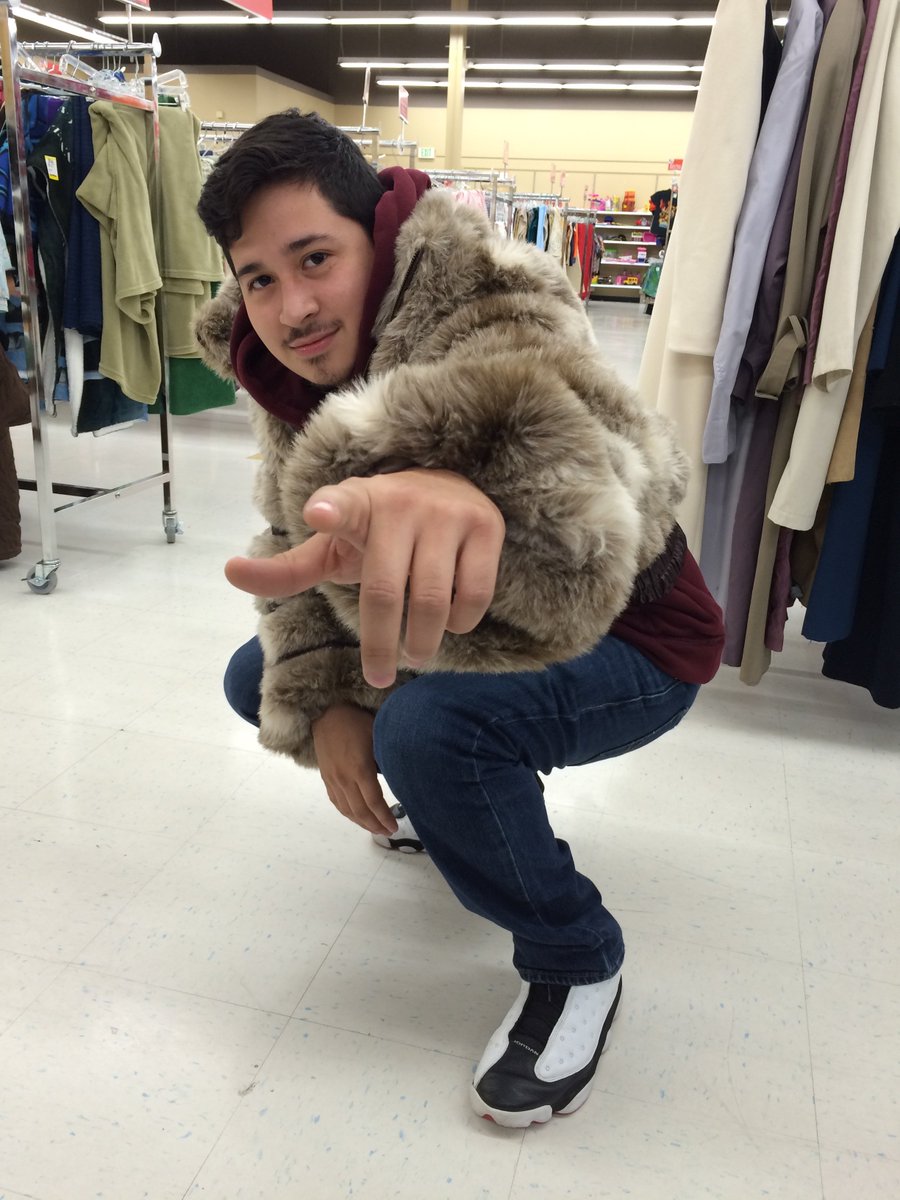 TGIFonso's tweet photo. This fall weather got me feeling like...
(RT so mobbin' can see this) https://t.co/Lf2CwjXnFp