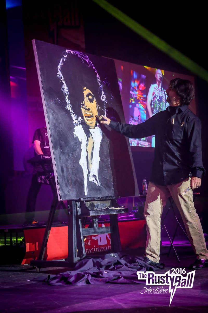 TheRustyBall's tweet image. @marktheskin outstanding, amazing, simply wow!!! Painting live on stage @TheRustyBall and the winning bidders were so thrilled